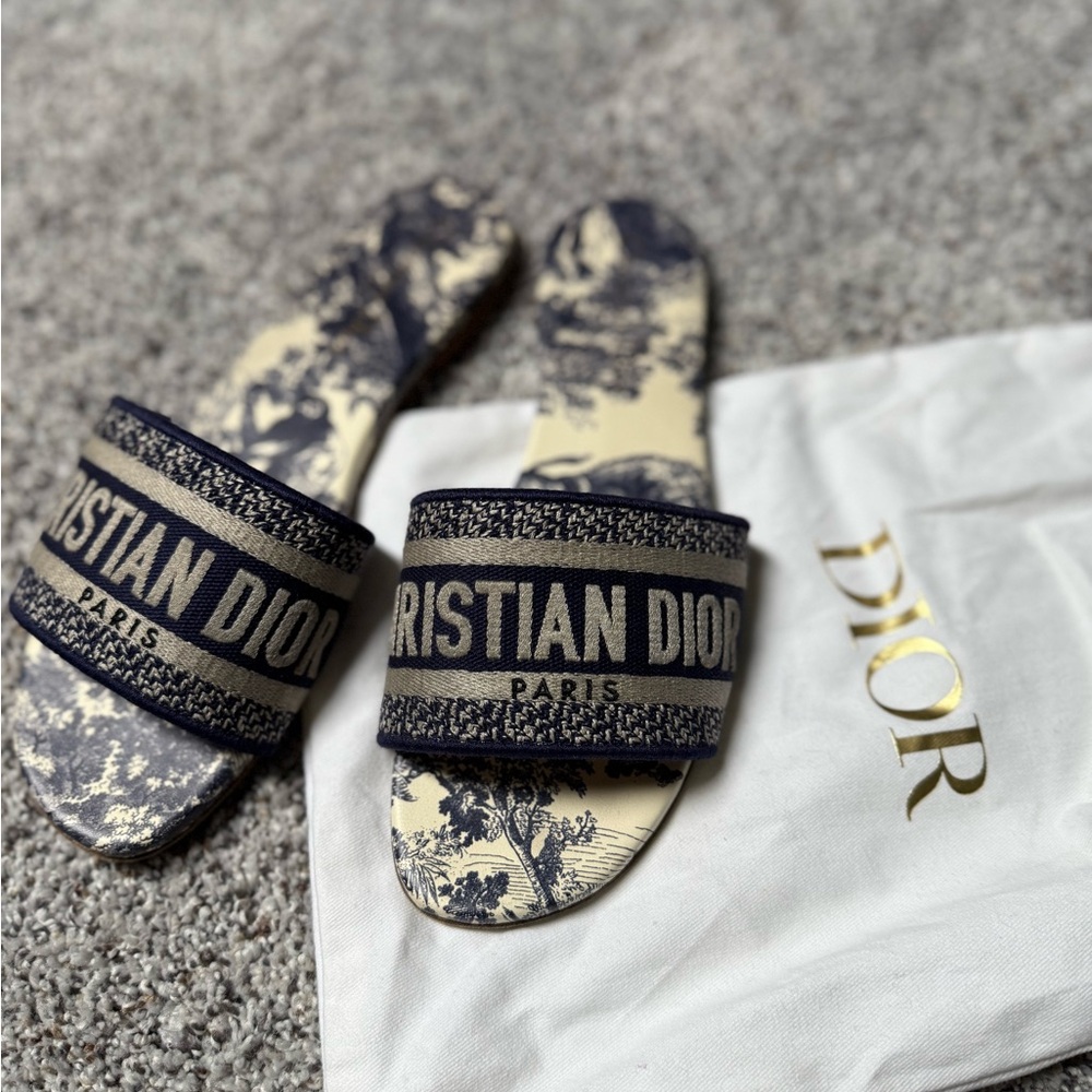 Dior Blue and Cream Underwear & Socks Collection - Picture 2 of 6